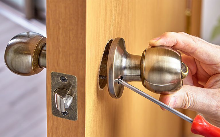 Green locksmith provides lock services in Daytona Beach & Ormond Beach, FL